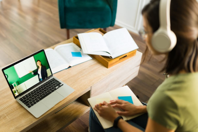 Advantages of Online Learning for College Students
